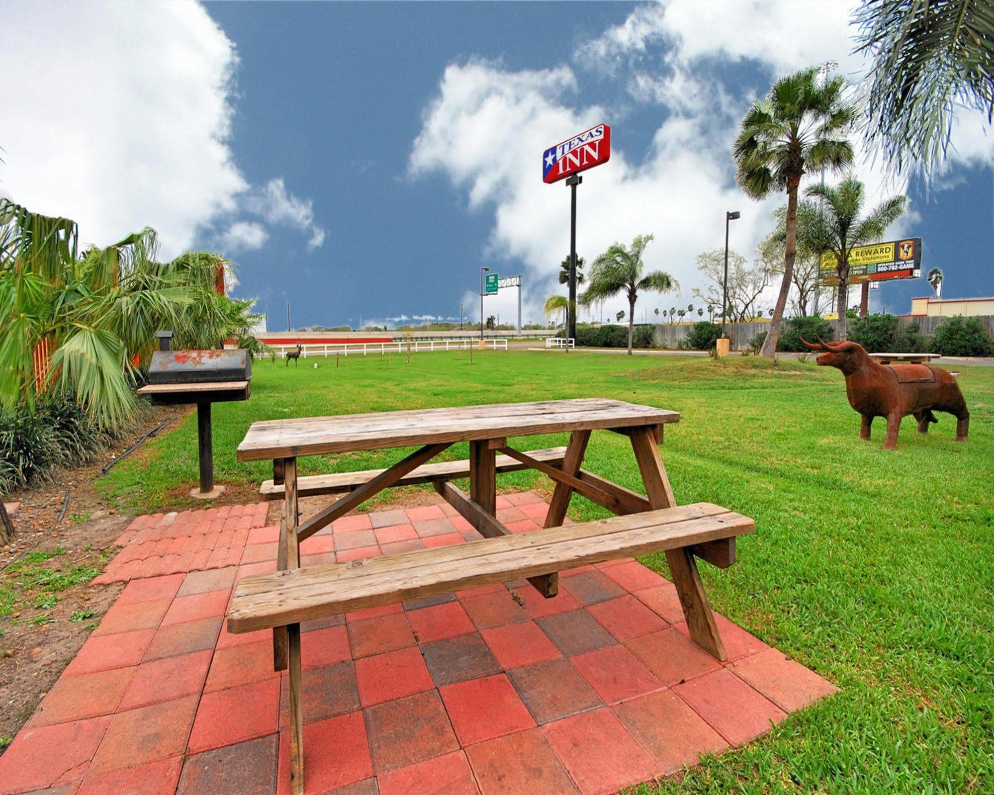 Texas Inn Harlingen Esterno foto