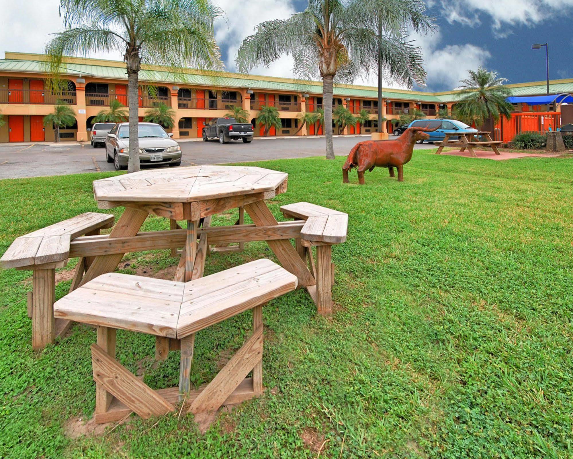 Texas Inn Harlingen Esterno foto
